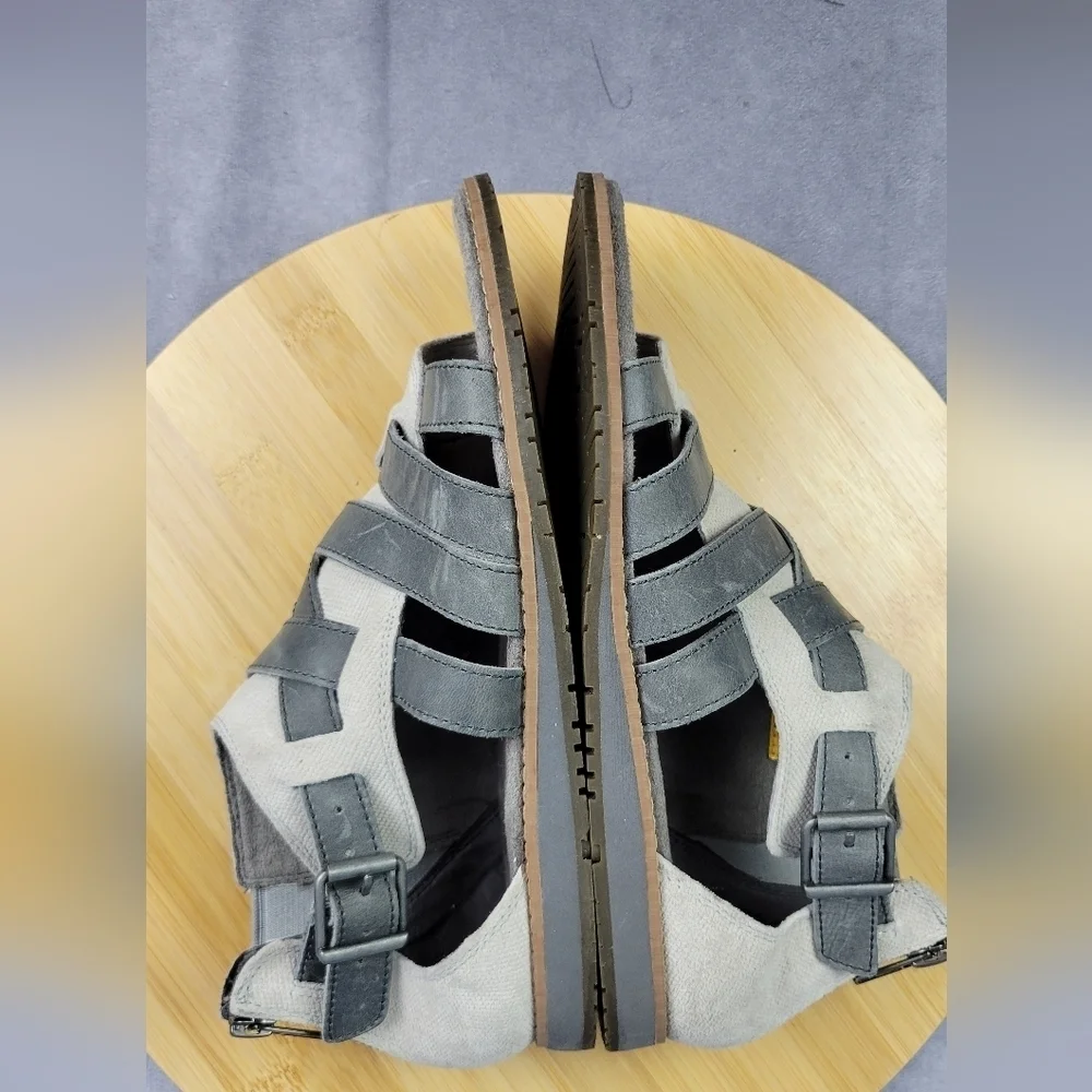 CATERPILLAR CAT Sunswept Gladiator Sandals Women's SIZE 7.5W Grey‎ Shoes Leather